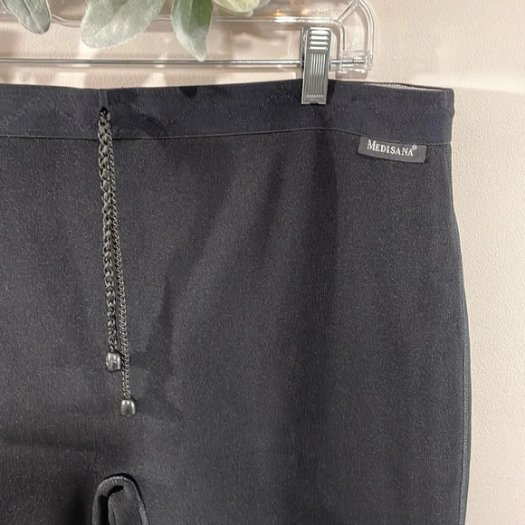 Medisana Compression Anti Cellulite Micro Massage Shorts 10 - Picture 3 of 16